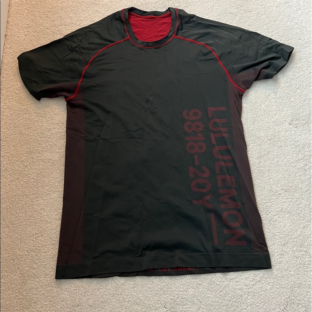 lululemon men’s rare 20y metal tech vent t-shirt grey maroon small